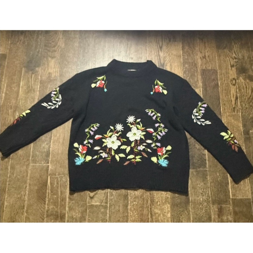 Woven Heart Sweater Floral Embroidered Women Size Small black Cotton Blend